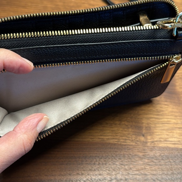 Tumi clutch crossbody - Picture 6 of 9